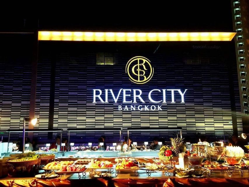 Bangkok: 2-Hour Dinner & Shows on White Orchid River Cruise - The 2-hour run: seeing the Grand Palace, Wat Pho, and Wat Arun lights