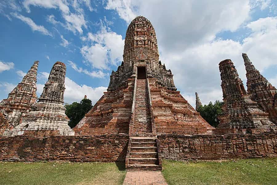 Bangkok: Ayutthaya Temples and River Cruise Day Tour - Wat Mahathat Ayutthaya: an older temple area with a short walk