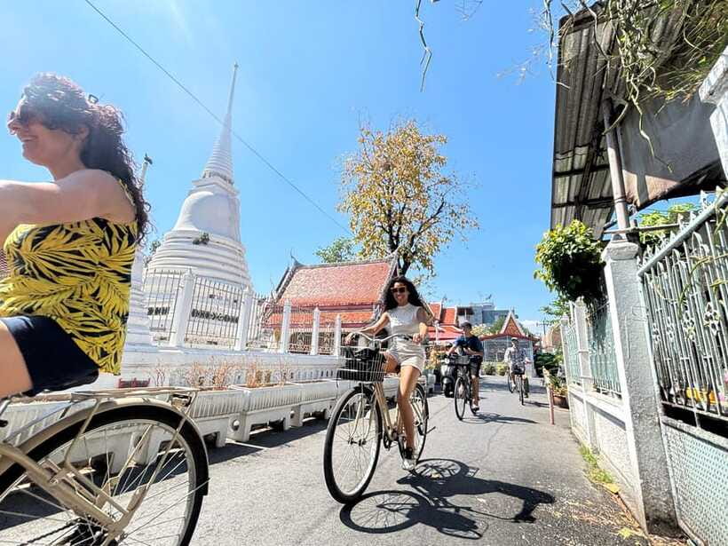 Bangkok: Bicycle Experiences and Longtail Boat Canal Cruise - Bangkok Yai and the one-hour long-tail boat cruise
