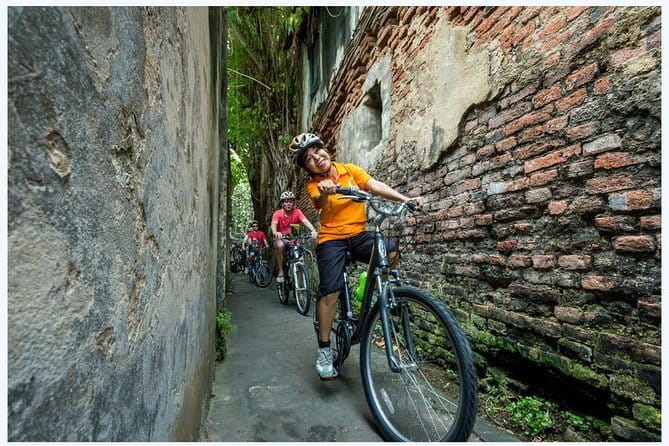 Bangkok: Bike and Longtail Boat Tour with Lunch - Wat Nakprok: where Thai and Chinese spiritual traditions show up side by side