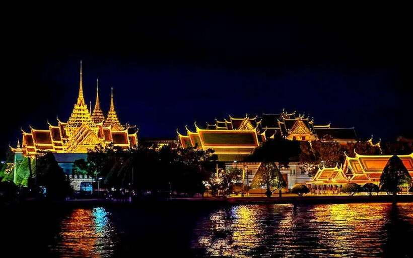 Bangkok: Royal Princess River Dinner Cruise with Live Music - The dinner buffet: what’s included and how it plays out