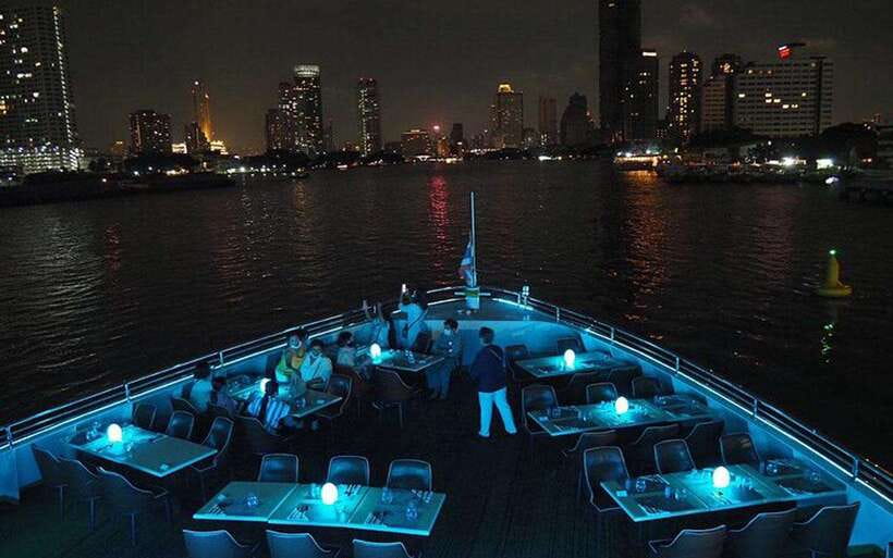 Bangkok: Royal Princess River Dinner Cruise with Live Music - Price and value: $28 for dinner + music + landmark views