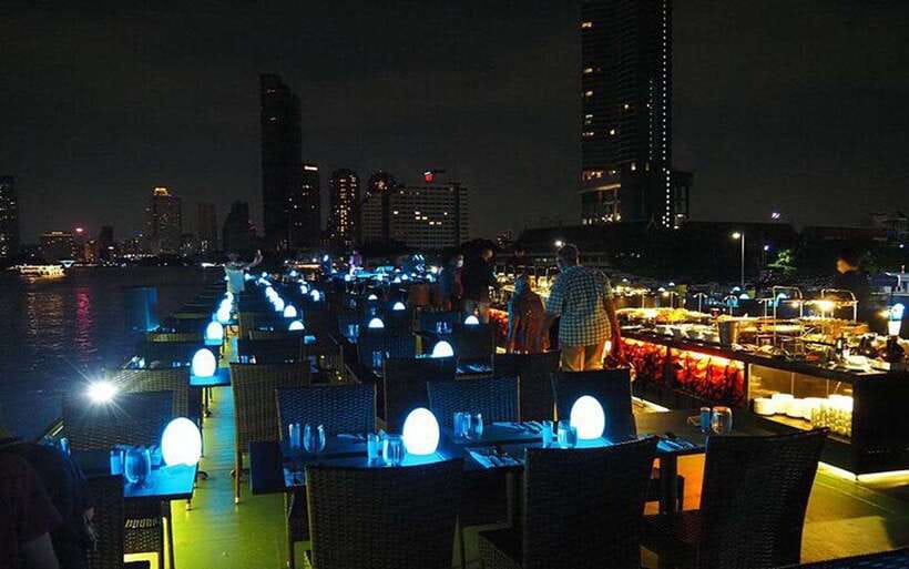 Bangkok: Royal Princess River Dinner Cruise with Live Music - Who should book the Royal Princess dinner cruise