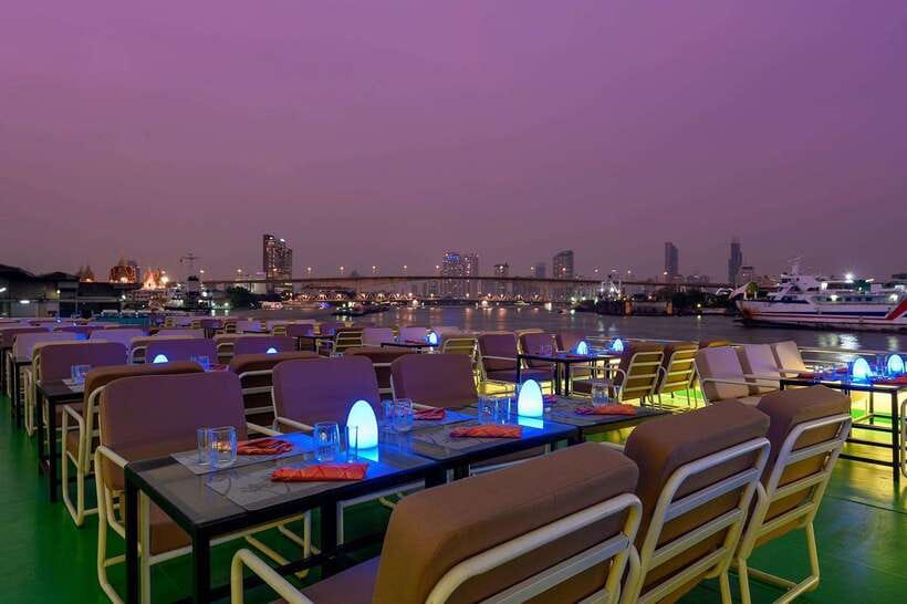 Bangkok: Royal Princess River Dinner Cruise with Live Music - Sunset vs Dinner: choose based on what you really want