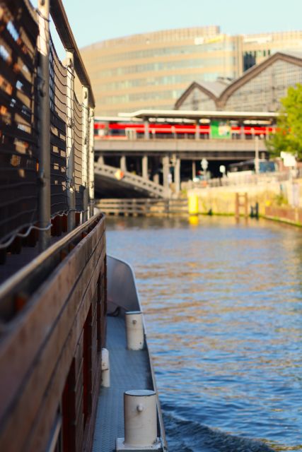 Berlin: Sightseeing Boat Tour on the Spree for Families - Tiergartenviertel: where the cruise starts to feel like the city center