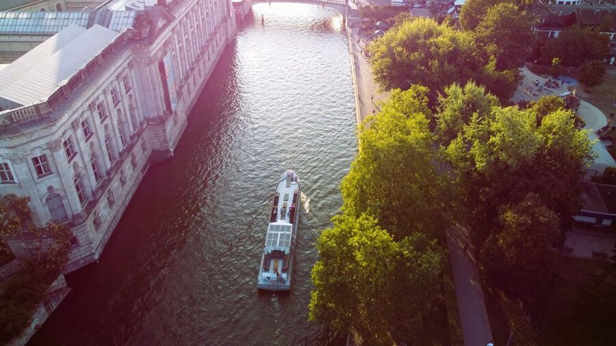 Berlin: Sightseeing Boat Tour on the Spree for Families - Food, drinks, and the honest reality of what’s included