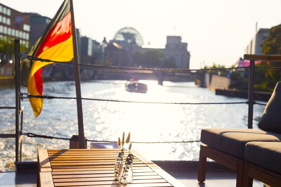 Berlin: Sightseeing Boat Tour on the Spree for Families - The John Franklin setup: comfort, decks, and what you’ll actually do onboard