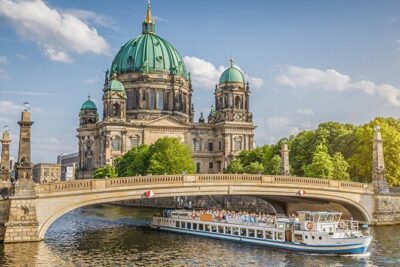 Berlin Spree River Sightseeing Cruise Experience - Getting On: Friedrichstraße Pier, E-Tickets, and Audio Checks