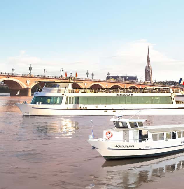 Bordeaux: Guided River Cruise - Place de la Bourse and the Saint-Pierre district: quick hits with big payoff