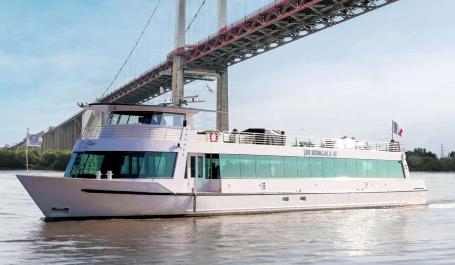 Bordeaux: Guided River Cruise - Drinks on board: what’s included and what you’ll likely pay for