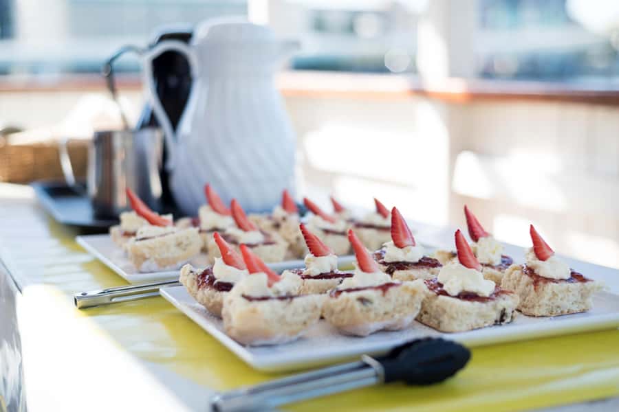 Brisbane: Cruise to Lunch Package: 10:30am-2pm (3.5hr) - Morning tea on board: scones, jam, cream, and a calmer start