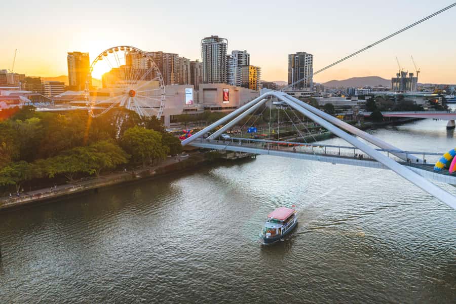 Brisbane: Cruise to Lunch Package: 10:30am-2pm (3.5hr) - The keg tapping and beer tasting moment