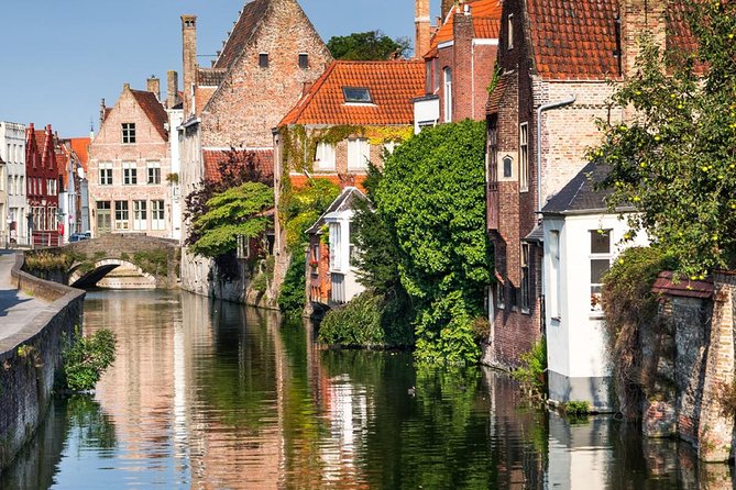 Bruges Guided Day Tour from Paris with Canal Cruise - Ten Wijngaarde beguinage: calm walking when the city gets crowded