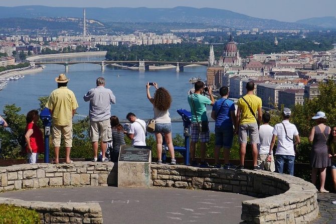 Budapest: 3-Hour Live-guided Bus Tour and 1-hour River Cruise - Castle District walking time without the overwhelm