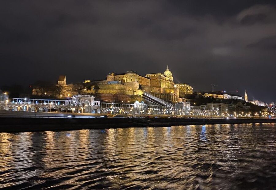 Budapest: 4-Course Dinner River Cruise with Live Folk Music - Should you book this Budapest Danube dinner cruise?
