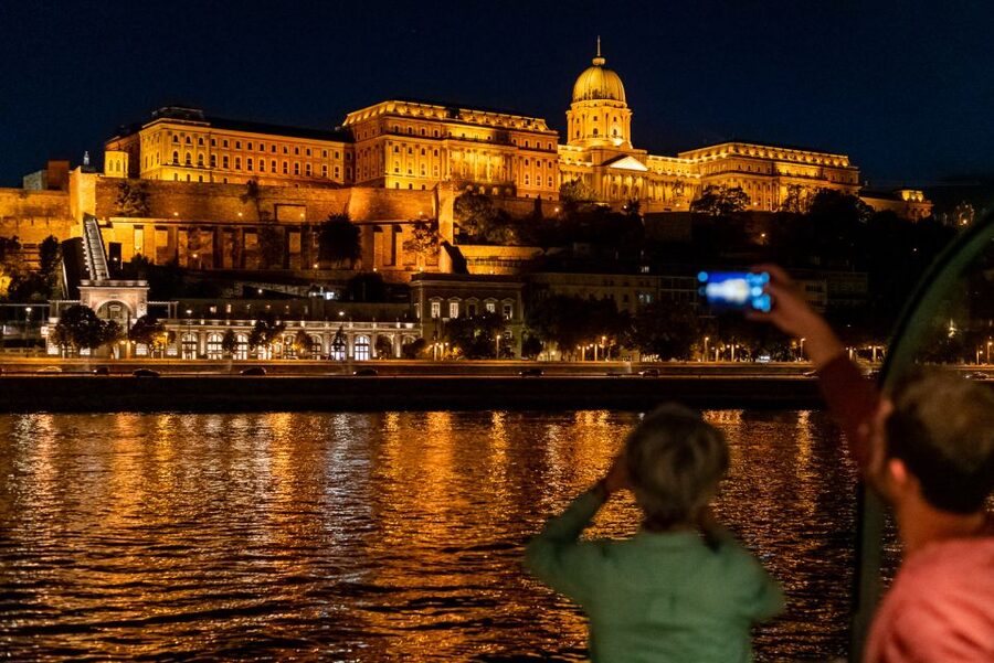 Budapest: Candlelit Dinner River Cruise with Live Music - Why Budapest at night looks better from the Danube