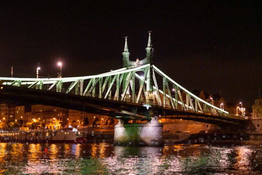 Budapest: Candlelit Dinner River Cruise with Live Music - The included welcome drink and the real deal with alcohol