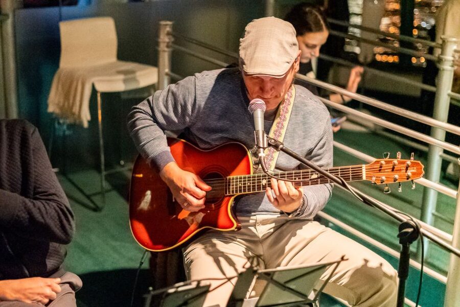 Budapest: Candlelit Dinner River Cruise with Live Music - Seating, windows, and how to choose wisely