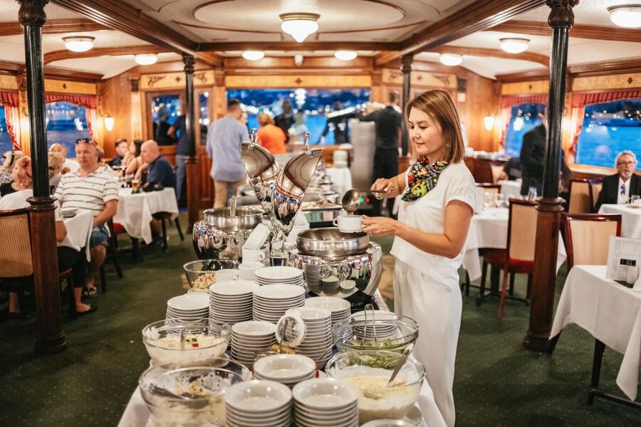 Budapest: Danube River Cruise with Dinner and Prosecco - Who should book this cruise (and who should skip it)