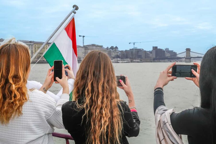 Budapest: Danube River Sightseeing Cruise with Audio Guide - Audio guide on your phone: the good parts and what to do about headphones