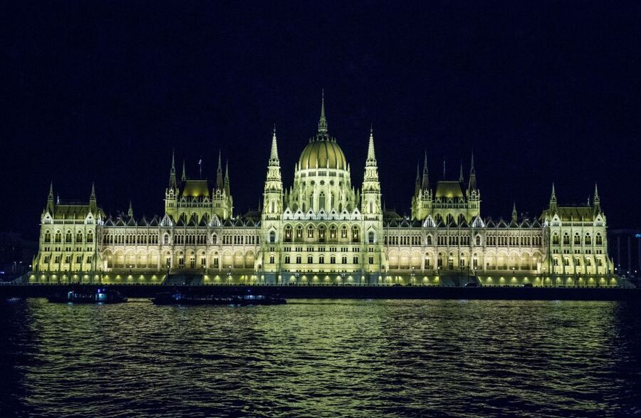 Budapest: Night Walking Tour with Danube River Cruise - Should you book this Budapest night walk and Danube cruise?