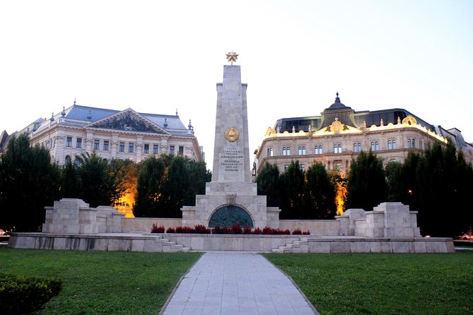 Budapest Night Walking Tour with Danube River Cruise - Stop 1: Hungarian State Opera House and What to Watch For