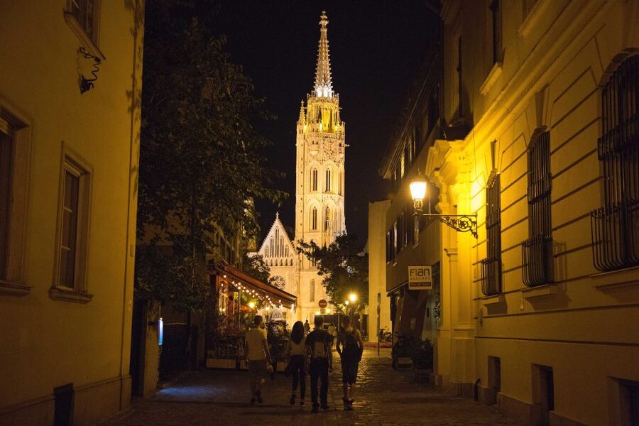 Budapest: Night Walking Tour with River Cruise and Wine - Meeting at the Hungarian State Opera House (and why it matters)