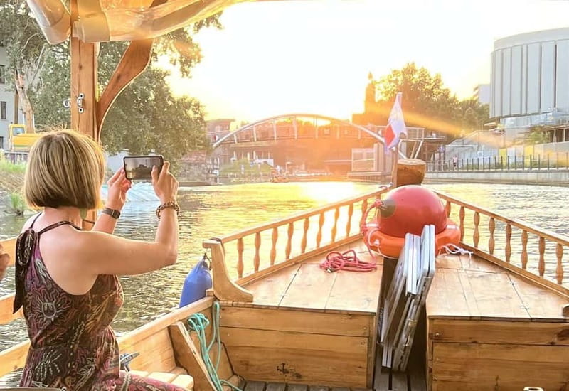 Bydgoszcz: River Cruise with local Wine and Cheese Tasting - Finding the Fryc Boat on Wyspa Młyńska