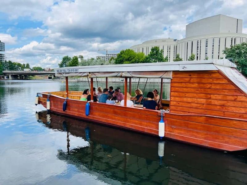 Bydgoszcz: River Cruise with local Wine and Cheese Tasting - Comfort and timing: a short cruise that still feels cozy