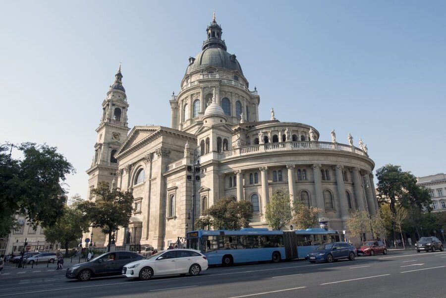 Castle District & Pest Driving Tour with Danube River Cruise - Key highlights worth your attention