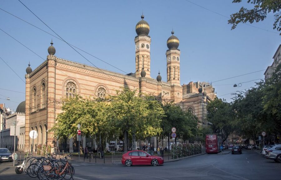 Castle District & Pest Driving Tour with Danube River Cruise - A quick-value overview: 4 hours with two different Budapest moods