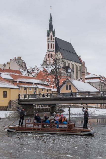 Český Krumlov: Advent Wooden Raft River Cruise - Views of Český Krumlov From the Vltava: A Different Angle on Familiar Sights
