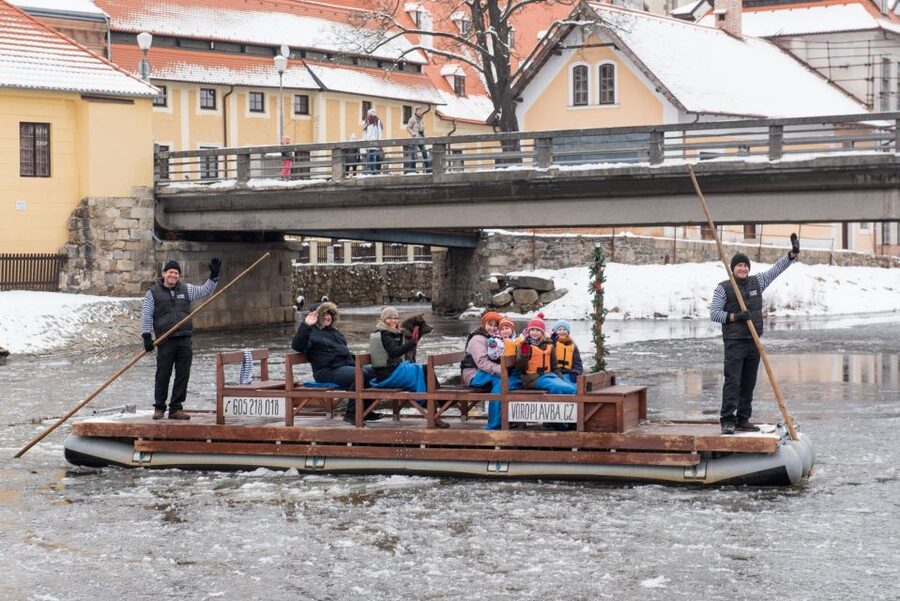 Český Krumlov: Advent Wooden Raft River Cruise - Winter and Advent Reality Check: When 30 Minutes Can Feel Short