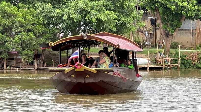 Chiang Mai: Mae Ping River Cruise & Optional Transfer - Farmhouse stop: herbal garden vibes, herbal tea, and real lunch