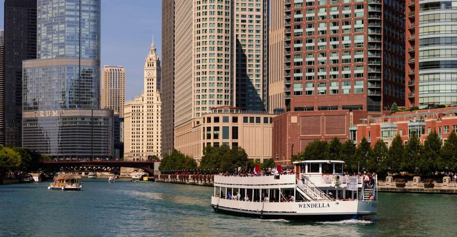 Chicago: 45-Minute Family-Friendly Architecture River Cruise - From Lakeshore Drive toward Willis Tower: what you’ll actually see