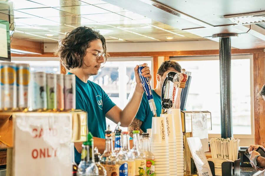 Chicago: 45-Minute Family-Friendly Architecture River Cruise - The indoor/outdoor deck setup (and how to dress for real Chicago weather)