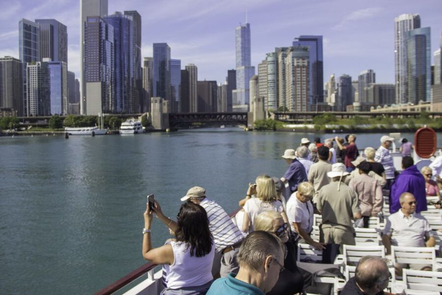 Chicago: 45-Minute Family-Friendly Architecture River Cruise - The practical reality: lines, crowds, and seat placement