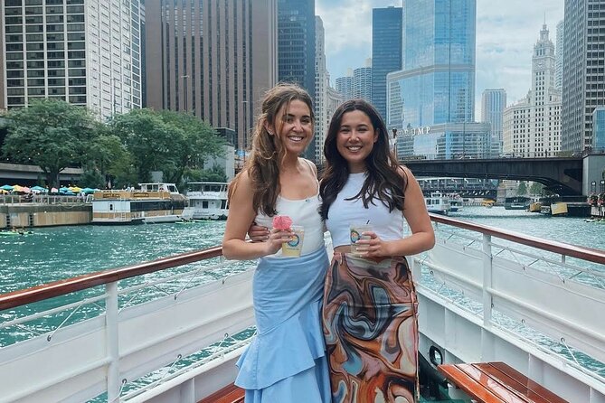 Chicago Architectural River Cruise - The onboard experience: refreshments, alcohol, and how to plan your spending