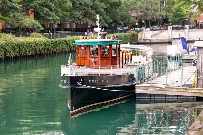 Chicago Architectural River Cruise - River East Plaza: get the seat that makes the whole tour click