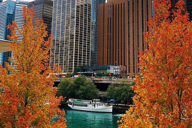 Chicago Architecture Center River Cruise aboard First Lady - Onboard Bar, Drinks, and Little Comfort Wins