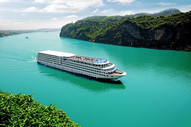 Chongqing to Yichang: 3-Night Luxury CENTURY GLORY Yangtze River Cruise Tour - Entering Century Glory: Luxury on a Moving River, With a Quiet Twist