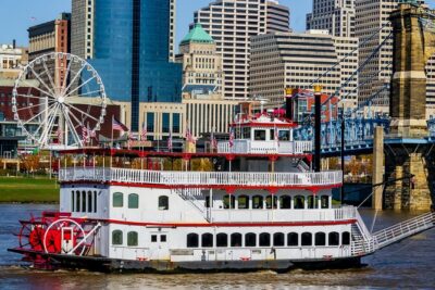 Cincinnati Walking Tour with River Cruise - Smale Riverfront Park: a good pause between city and water