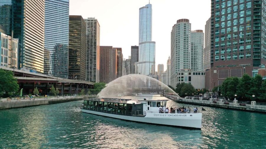 City Cruises Chicago: Brunch, Lunch, or Dinner River Cruise - How the Ship Feels: Service, Cleanliness, and “Dinner Starts Now”