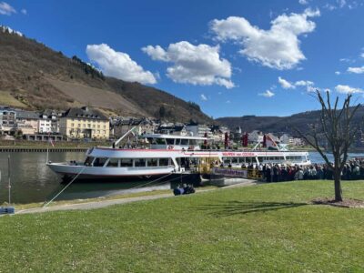 Cologne: Full-Day Mosel Valley Tour with River Cruise - Cologne Pickup and the Ride to Koblenz (What the First 1.5 Hours Sets Up)
