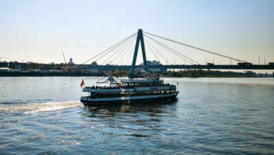 Cologne: Top Sights Rhine River Cruise - Skyline Tour - 90 minutes of Cologne highlights without the museum maze