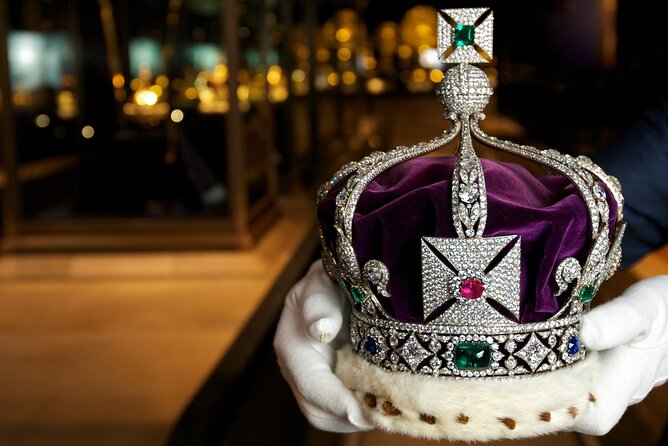 Crown Jewels of London Tour with River Cruise - From Trafalgar Square to the Coach: Headsets, Pace, and First Impressions