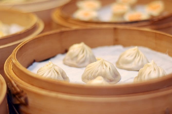 Din Tai Fung Dinner and VIP Class River Cruise Experience in Shanghai - A Private VIP Night on the Huangpu River: What This Experience Feels Like