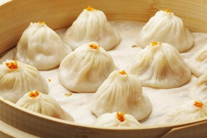 Din Tai Fung Dinner and VIP Class River Cruise Experience in Shanghai - Meeting at Your Central Hotel and Getting Oriented at The Bund