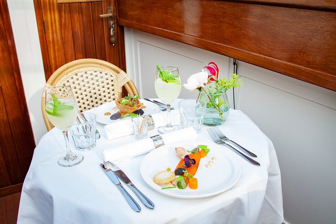 Dinner Canal Cruise Amsterdam: 3-Course Dinner Included - Entering the right mood: what this canal dinner feels like at 6:30 pm