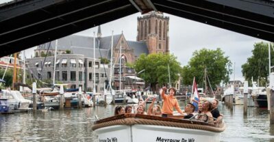 Dordrecht: City Canal Cruise - Getting started at Grote Appelsteiger without stress